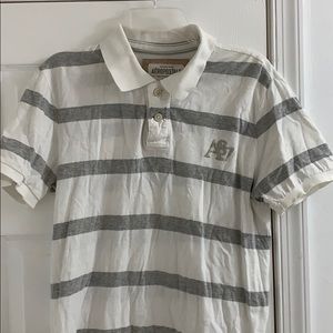 Men’s Aeropostale Short Sleeve Polo Style Shirt.